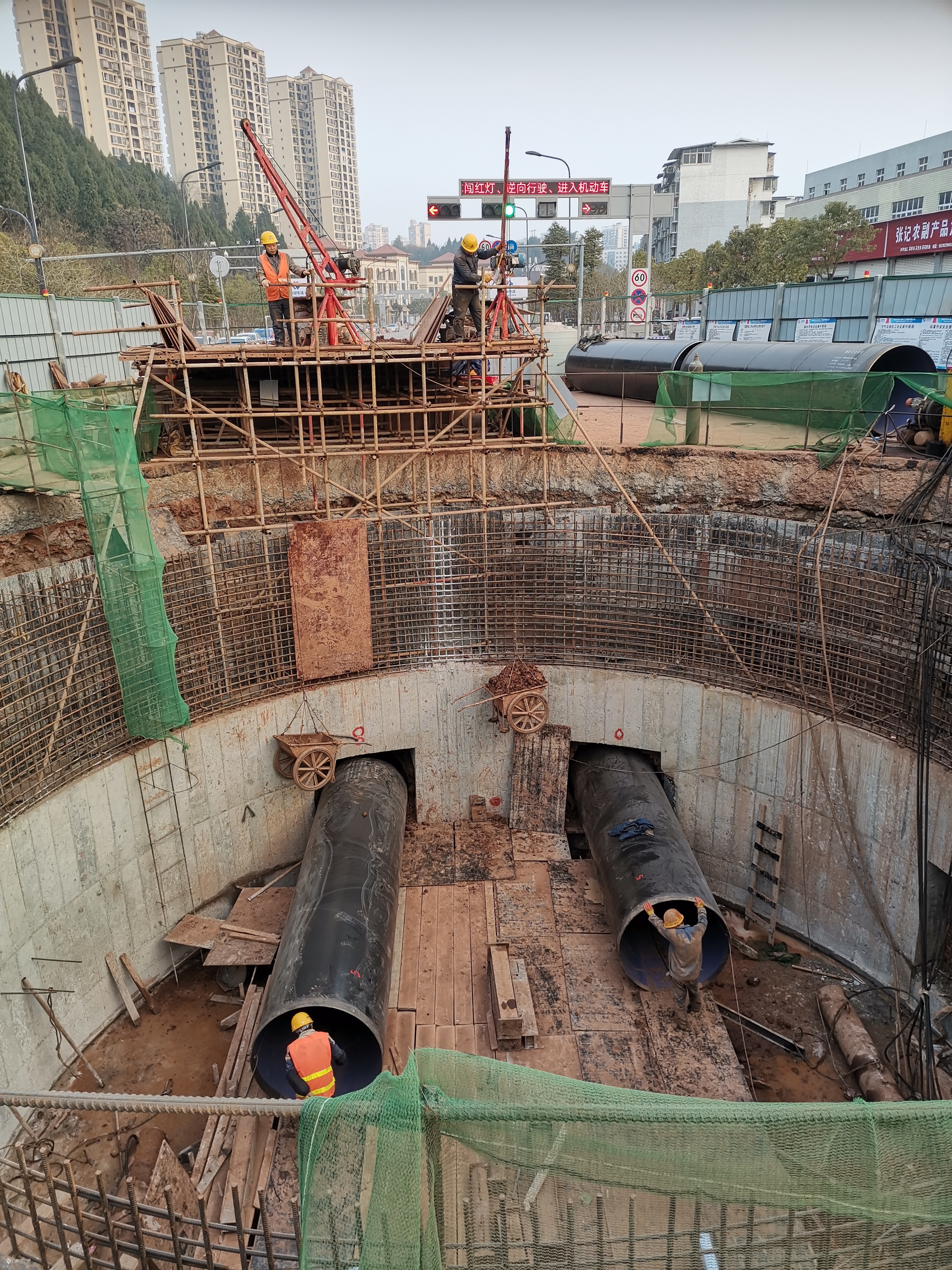 还记得资阳竹林坝的沉井吗?目前正在进行顶管作业