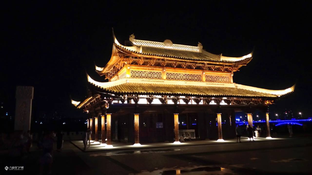 挤爆了,资阳市民观看首场城东字库塔3d灯光秀!