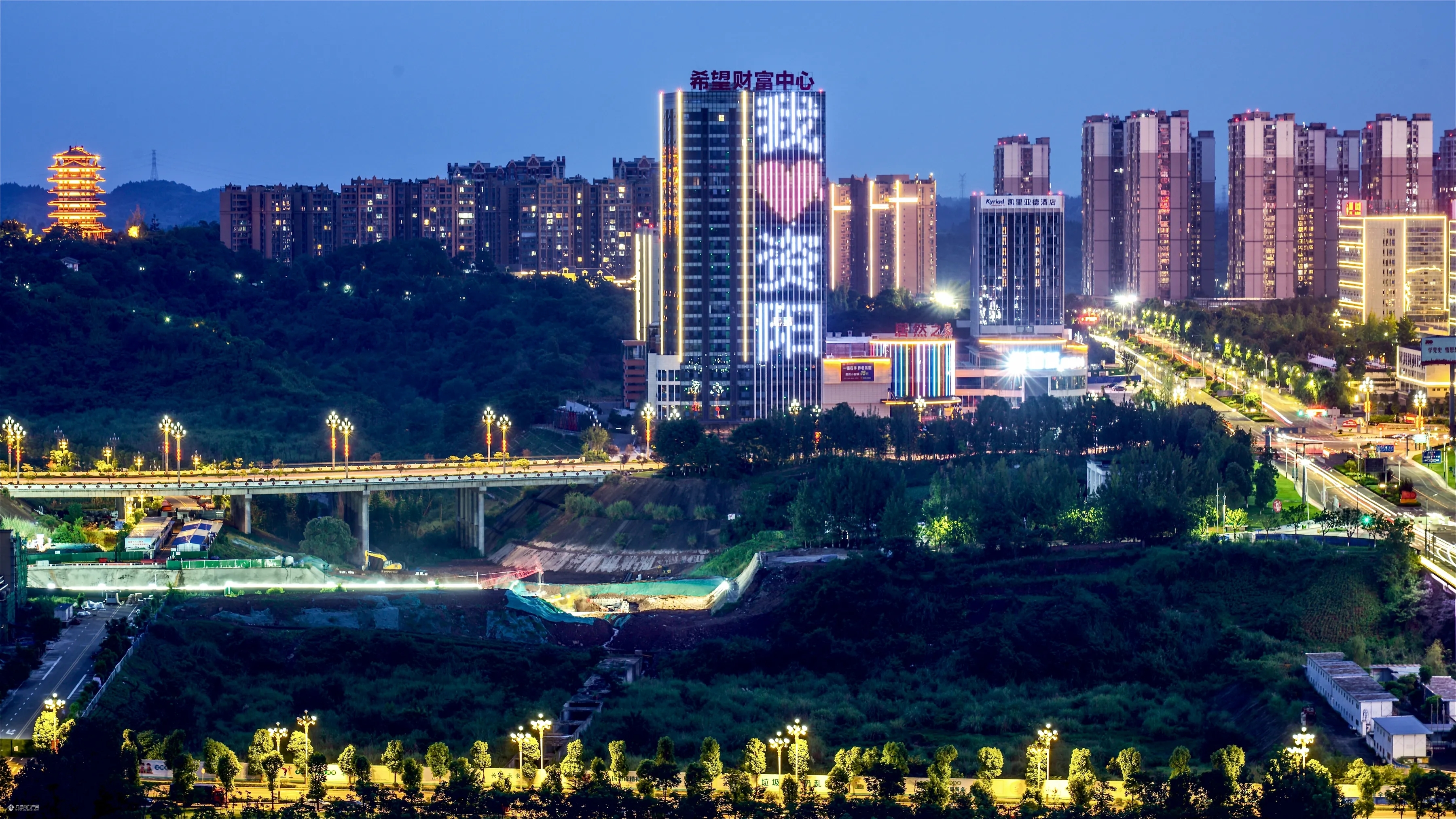 新买了相机跟随镜头来感受一下资阳沱东新区的城市缩影吧